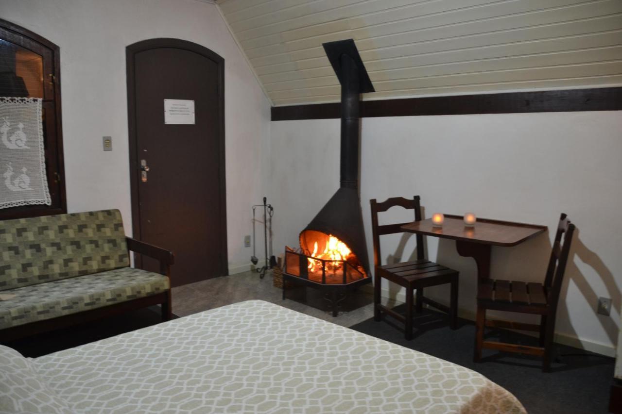 Hotel Pousada Dos Pinheiros Канела Екстериор снимка