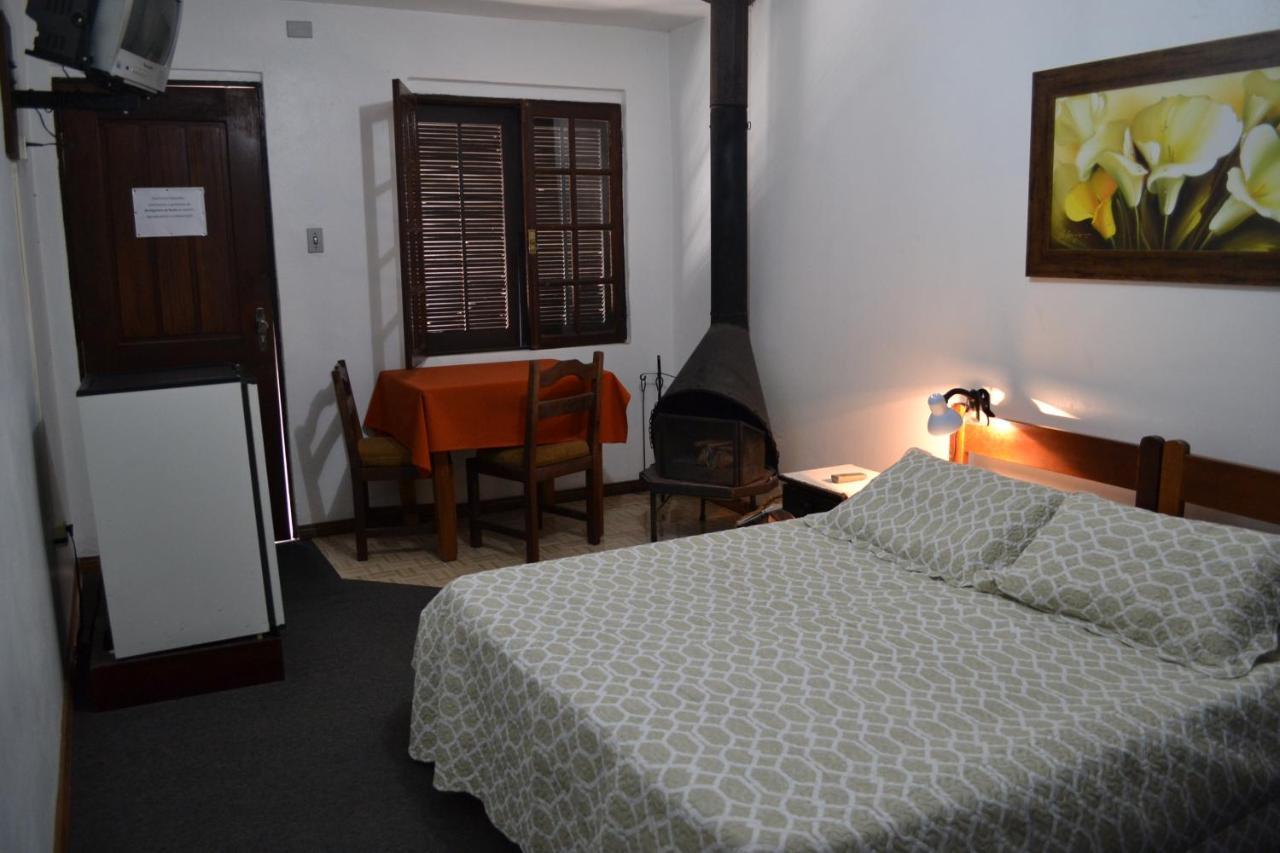 Hotel Pousada Dos Pinheiros Канела Екстериор снимка