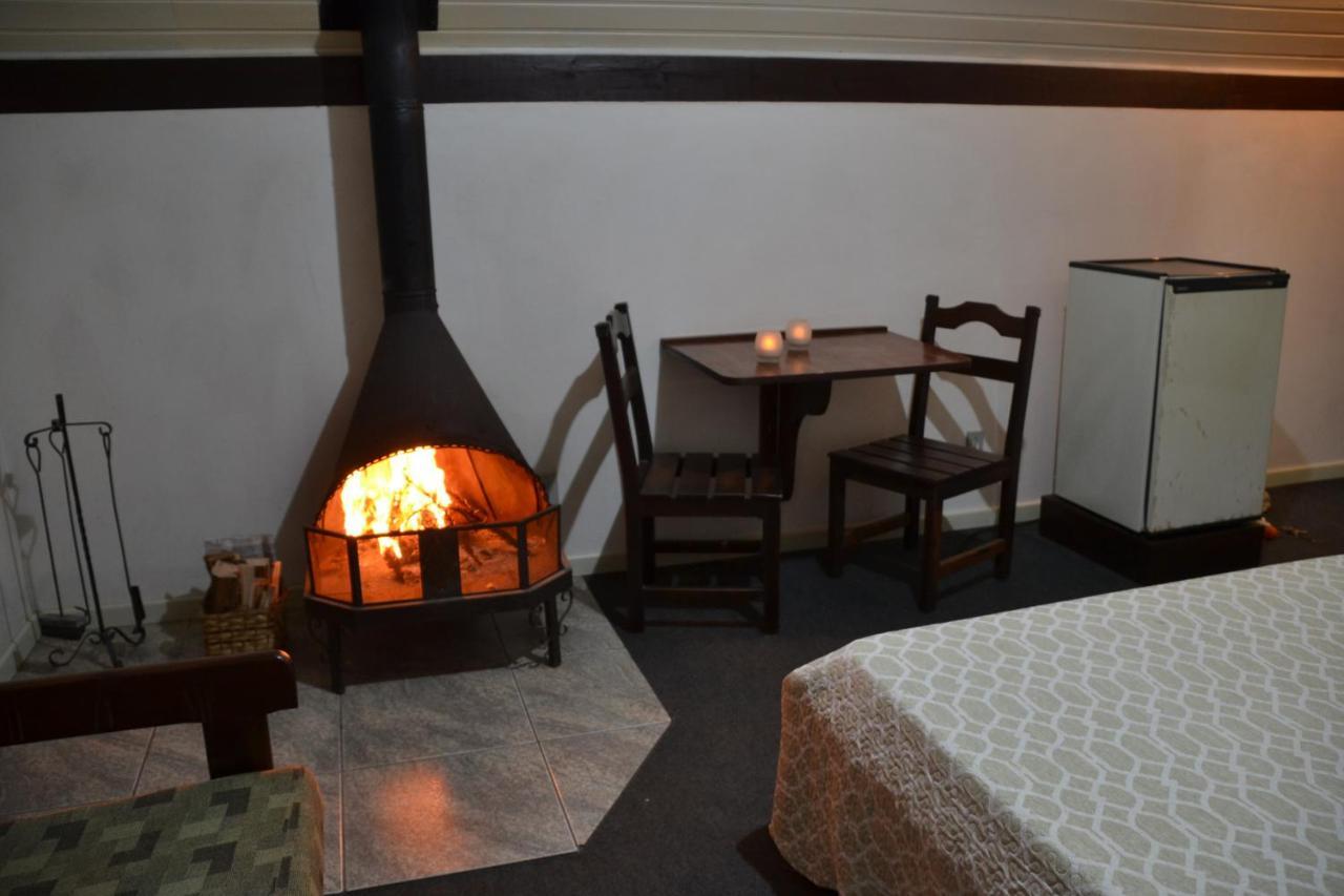 Hotel Pousada Dos Pinheiros Канела Екстериор снимка