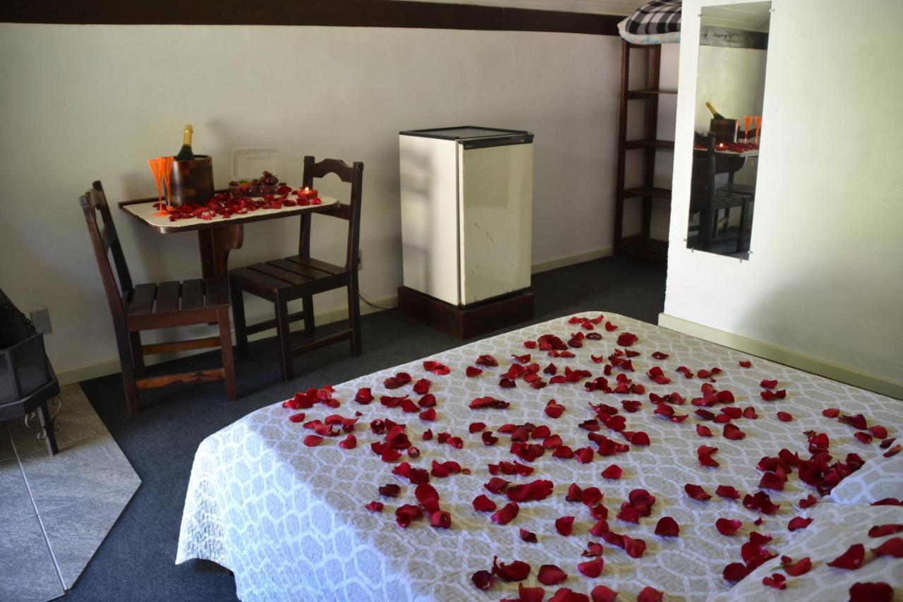 Hotel Pousada Dos Pinheiros Канела Екстериор снимка